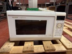 Sharp LogiCook Microwave - No Reserve