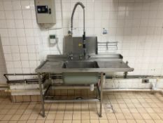 Stainless Steel Sink With Spray Hose