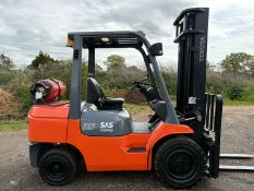 2001 Toyota 3.5 Tonne Gas Forklift, 5333 Miles, 3.7 Metre Lift, Side Shift