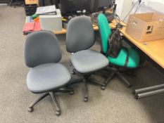 12 Assorted Office Chairs - No Reserve
