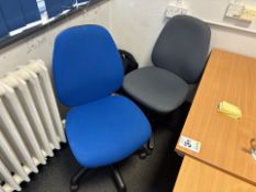 8 Assorted Office Chairs - No Reserve