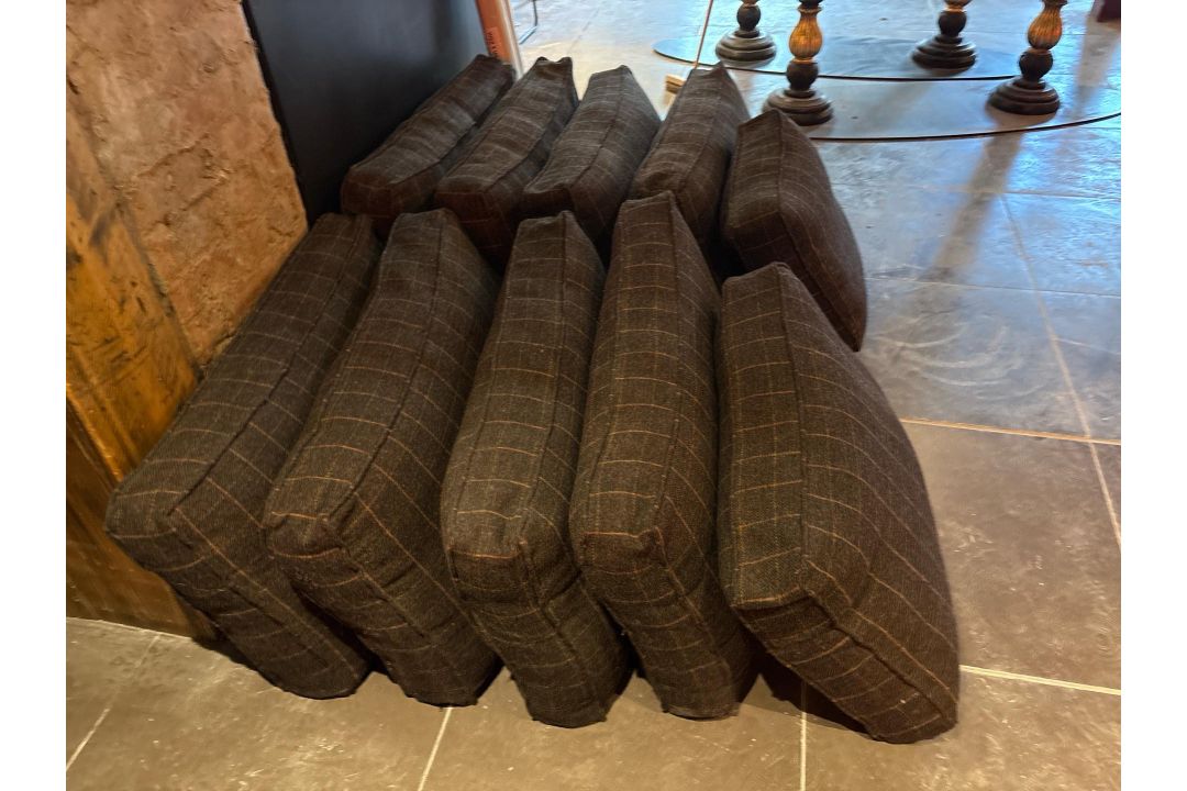 Grey Checkered Velcro Back Cushions x10 - No Reserve - Image 2 of 6