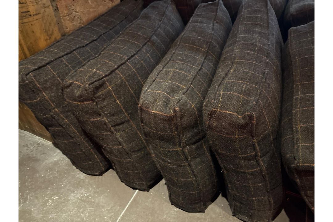 Grey Checkered Velcro Back Cushions x10 - No Reserve - Image 3 of 6