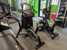 8 Series Upright Bike