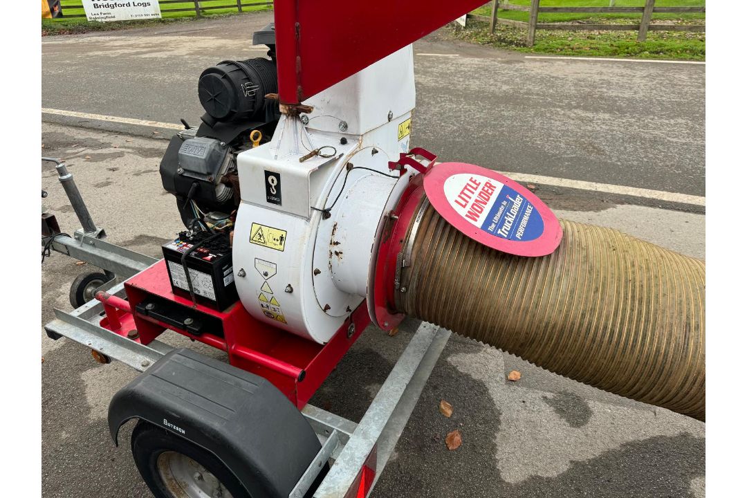 Little Wonder Shredding Truck Loader Leaf/Debris Collector - Image 8 of 9