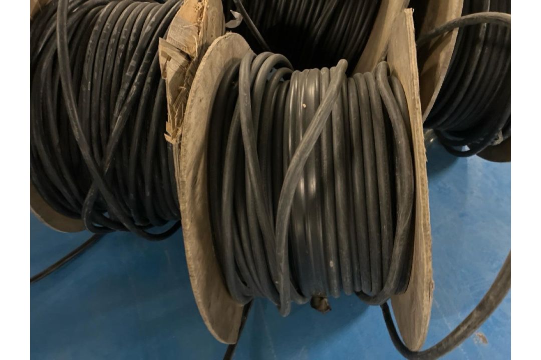 Roll Of Cables x6 - Image 11 of 14
