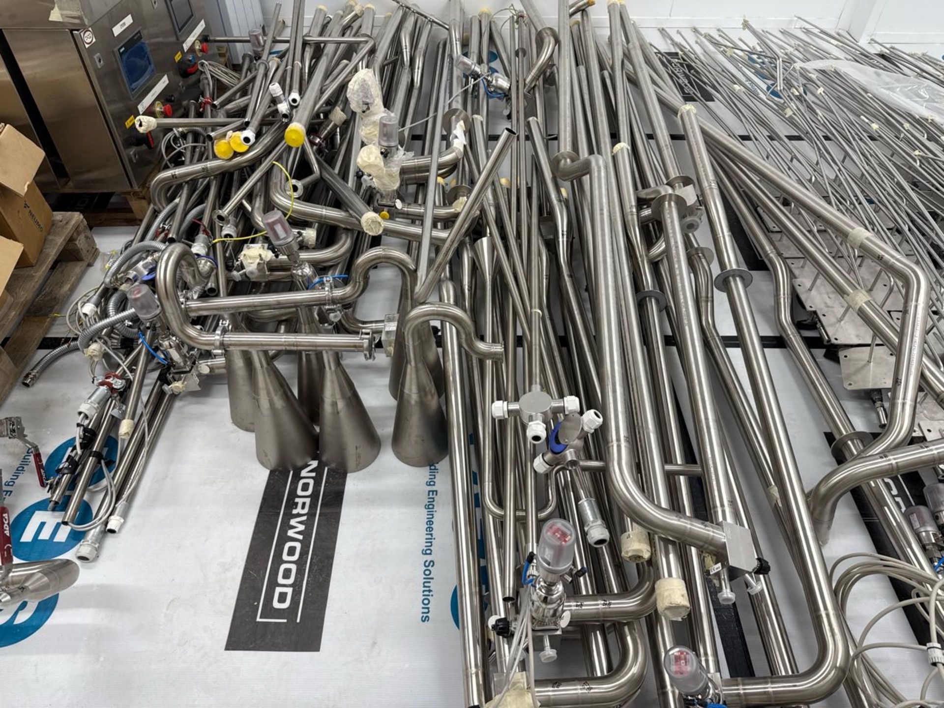 Pharmaceutical Grade Pipework Mostly 316L Stainless Steel Estimated at 5 Tonnes - Image 7 of 10