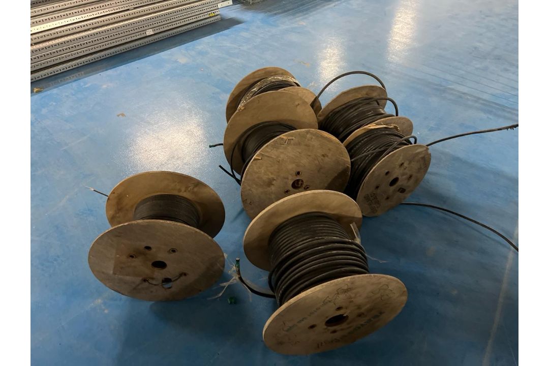 Roll Of Cables x6 - Image 2 of 14