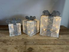 Set Of 3 LED Parcels Silver Bow