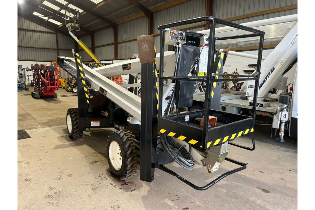 Nifty 170SD Year: 2016 4 x 4 with outriggers Location- Leeds Viewing - Strictly by appointment - Image 2 of 4