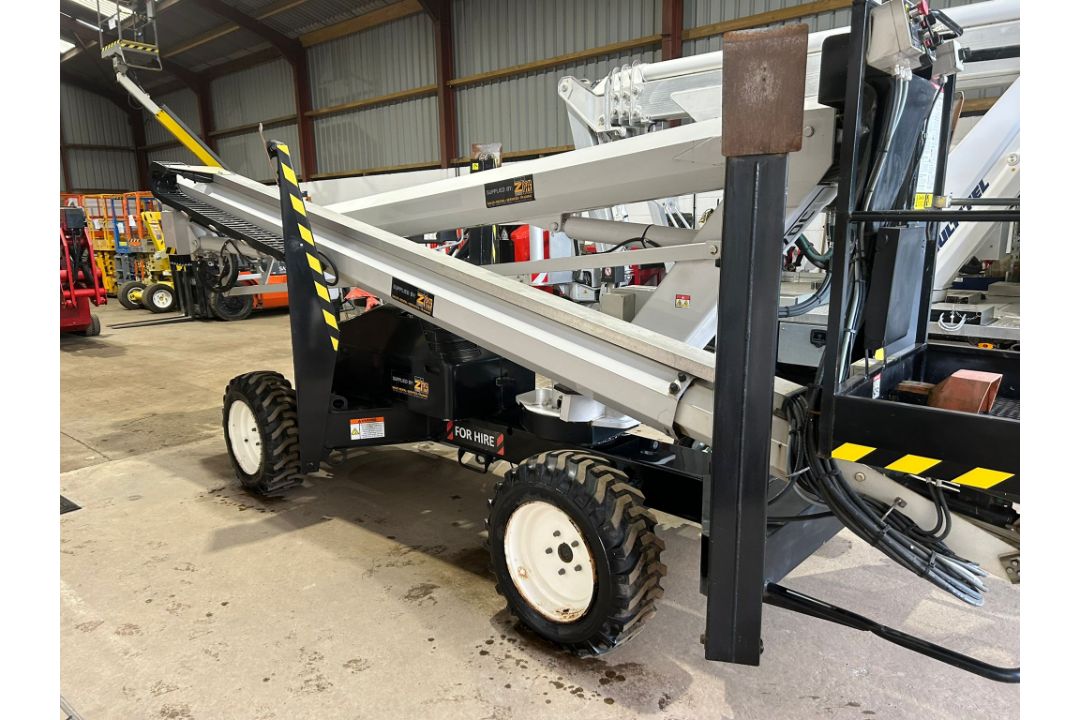 Nifty 170SD Year: 2016 4 x 4 with outriggers Location- Leeds Viewing - Strictly by appointment - Image 1 of 4