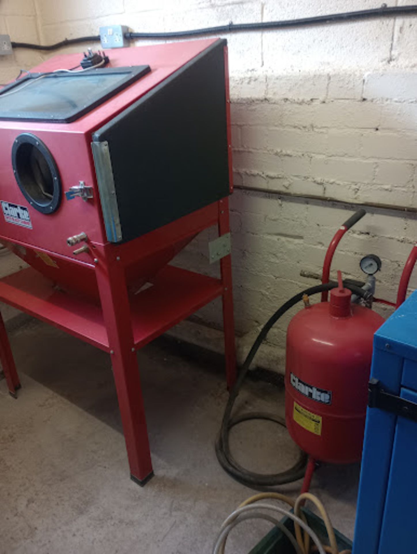 Clarke Sand Blaster Cabinet and Compressor The compressor new is approx £250, the cabinet new is - Image 2 of 4