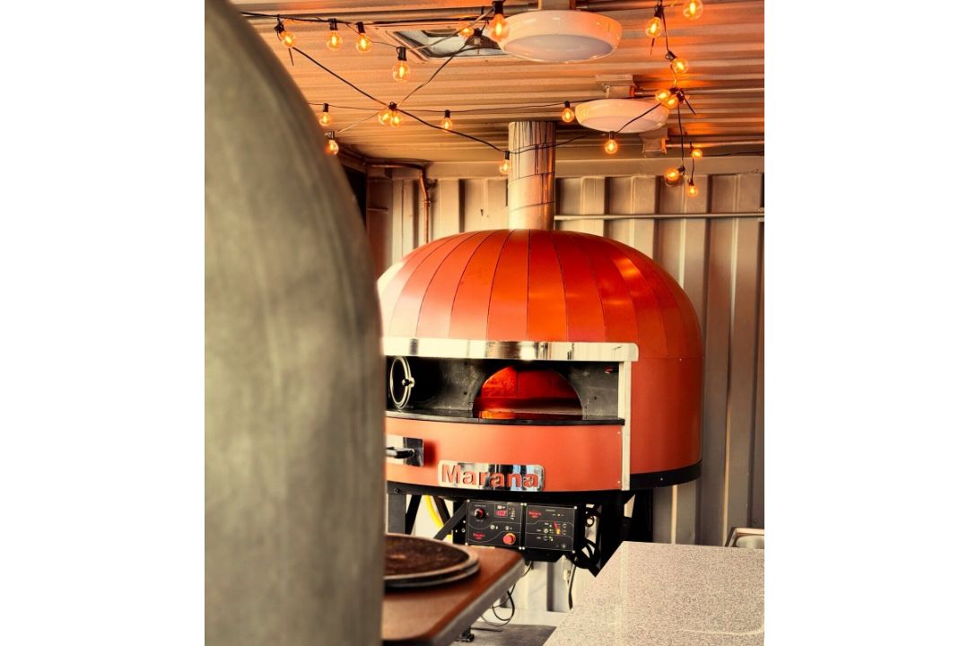 18T HGV Truck Converted Into A Pizza Truck, 2 Professional Ovens: 1. Neapolitan Wood Oven with - Image 10 of 14