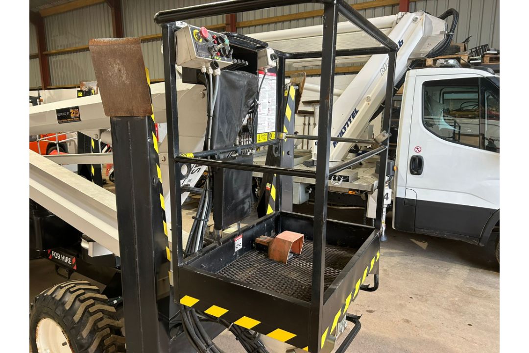 Nifty 170SD Year: 2016 4 x 4 with outriggers Location- Leeds Viewing - Strictly by appointment - Image 3 of 4
