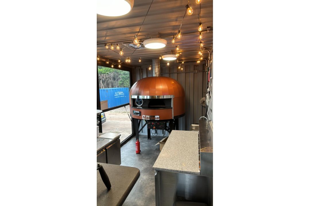 18T HGV Truck Converted Into A Pizza Truck, 2 Professional Ovens: 1. Neapolitan Wood Oven with - Image 9 of 14