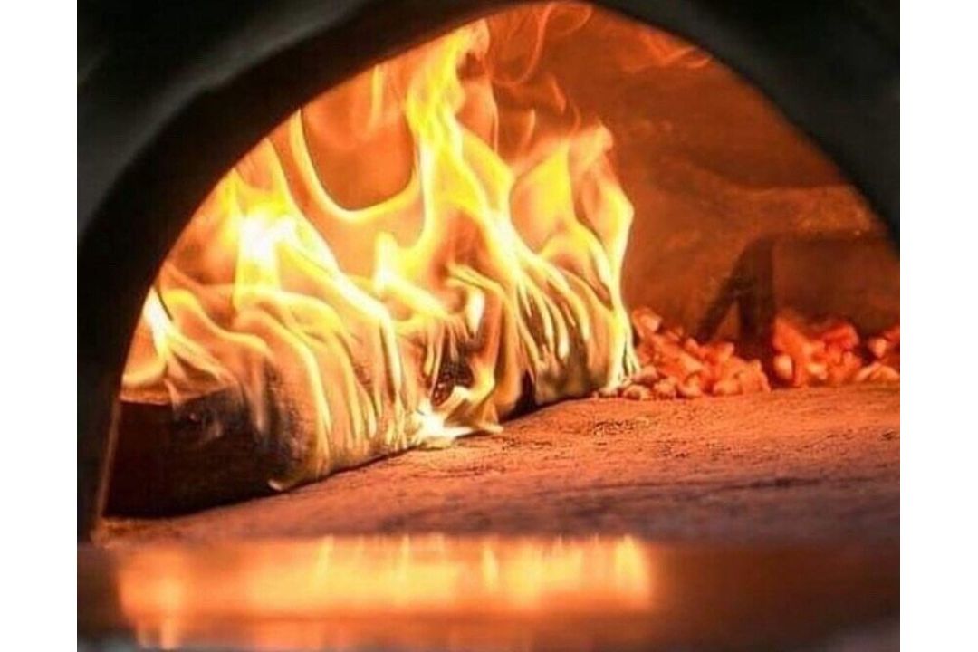 18T HGV Truck Converted Into A Pizza Truck, 2 Professional Ovens: 1. Neapolitan Wood Oven with - Image 14 of 14