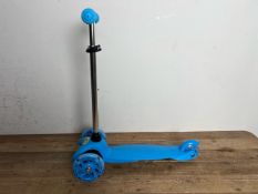 Star Light Up Wheel Tilt And Turn Scooter Blue