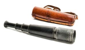 A MILITARY TELESCOPE BY ROSS, LONDON, LATE 19TH/EARLY 20TH CENTURY