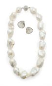 A BAROQUE CULTURED PEARL NECKLACE