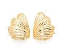 A PAIR OF EAR CLIPS