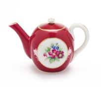 A SMALL PORCELAIN TEAPOT, GARDNER FACTORY, MOSCOW, SECOND HALF 19TH CENTURY