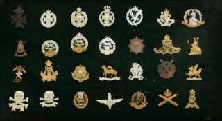 A COLLECTION OF 28 METAL BRITISH MILITARY CAP BADGES