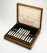 A SET OF TWELVE GEORGE V SILVER FRUIT KNIVES AND TWELVE FORKS, MAPPIN & WEBB LTD., SHEFFIELD, 1924