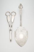 A VICTORIAN SILVER CAKE SPADE AND A PAIR OF GRAPE SCISSORS, BOTH HOLLAND, ALDWINCKLE & SLATER, LONDO