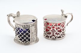 A WILLIAM IV SILVER MUSTARD POT, EDWARD BARNARD & SONS, LONDON, 1837
