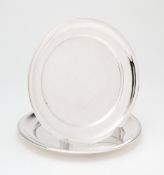 A PAIR OF CONTINENTAL SILVER DISHES (OR STANDS), CIRCA 1968