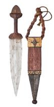 A NORTH AFRICAN ARM DAGGER, LATE 19TH/EARLY 20TH CENTURY