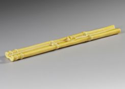 A CHINESE PORCELAIN BRUSH REST, 19TH-20TH CENTURY