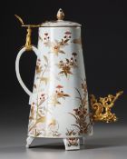 A JAPANESE IMARI PORCELAIN COFFEE POT AND COVER, EDO PERIOD (1603-1868)