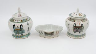 A composed lot of three Chinese Qianjiang and Famille Rose decorated porcelain objects