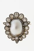 Diamantbrosche mit großer Perle