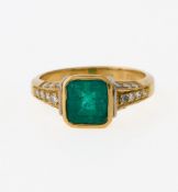 Ring mit Smaragd
