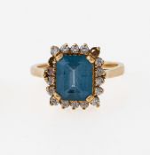 Ring mit Farbstein