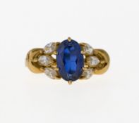 Ring mit Farbstein