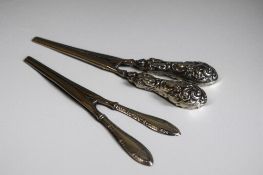 Two pairs of Edwardian sterling silver glove stretchers. 