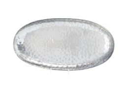 Grand plat ovale en métal argenté martelé, fin XXe s., long. 56 cm