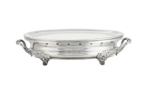 Réchaud ovale quadripode à anses en métal argenté, XXe s., long. 41 cm