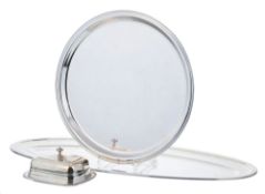 Ensemble d'1 plat à poisson, 1 plat rond et 1 beurrier en métal argenté Christofle, diam. 39 cm, lon