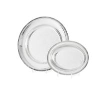 Ensemble d'1 plat rond et 1 plat creux ovale en métal argenté Christofle, modèle Malmaison, diam. 39