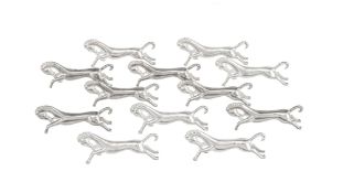 Suite de 12 porte-couteaux chevaux en métal argenté, XXe s., long. 8,5 cm