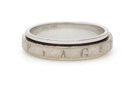 Piaget, Possession, bague or gris 750 ornée d'un anneau mobile gravé et serti de deux diamants taill
