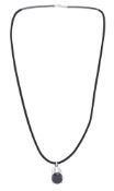 Mouawad, pendentif en or gris 750 serti d'une hématite facettée rehaussée de diamants taille brillan