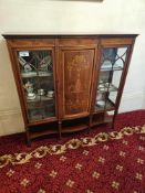 An Edwardian inlaid mahogany triple-section display cabinet vitrine. The cabinet features a