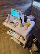 Hair & Scalp Analyser with Digital Interface Professional hair and scalp analyser featuring a