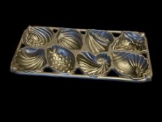 JOHN WRIGHT CAST IRON FIGURAL SEASHELL MUFFIN PAN