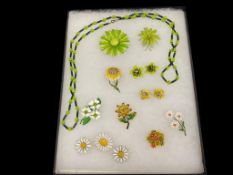 VINTAGE LADIES ENAMELED AND BEJEWLED FASHION JEWELRY VIBRANT COLORS INCLUDES NECKLACE, EARRINGS